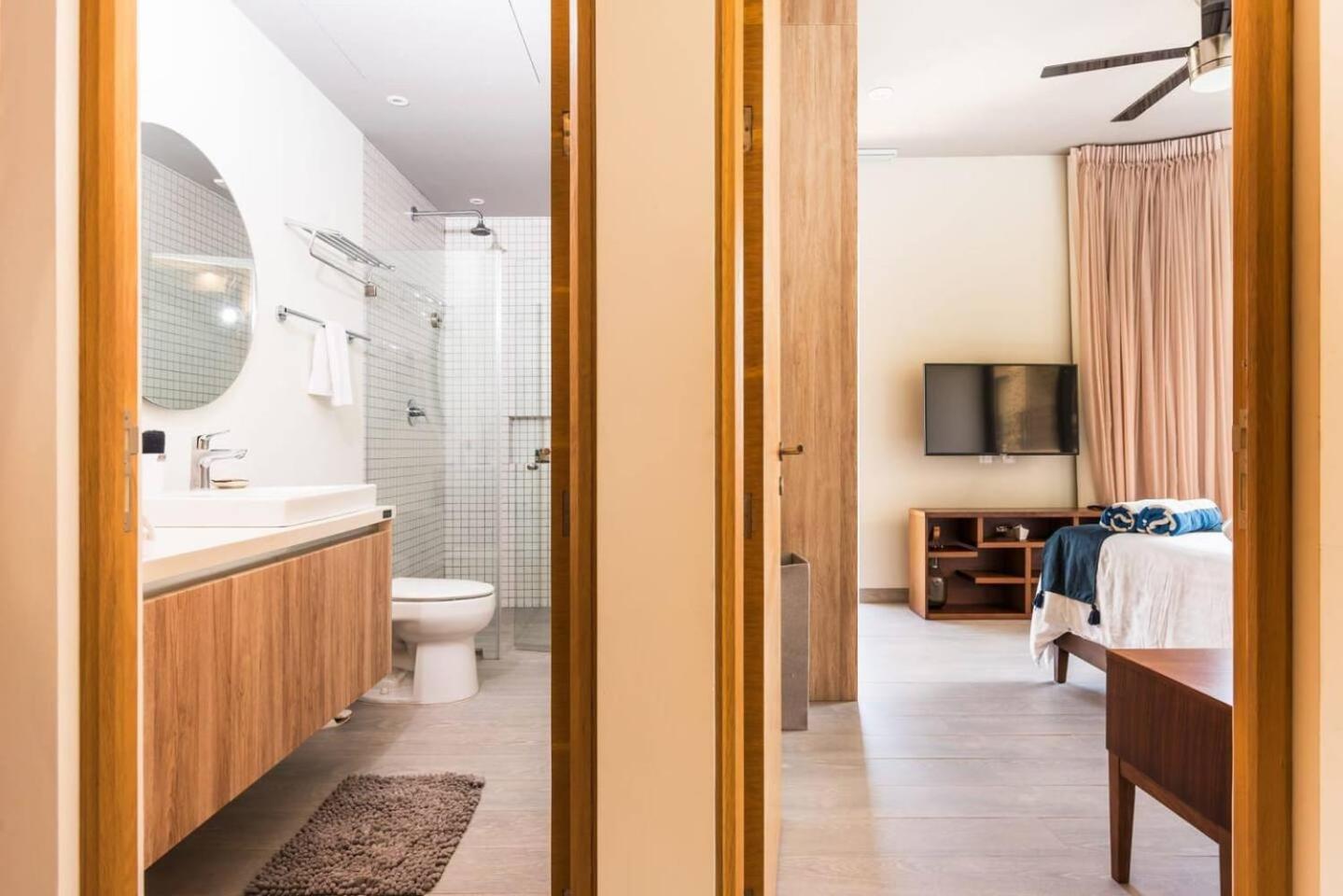 Luxury 1br 1ba Ocean View From Balcony And Rooftop *
